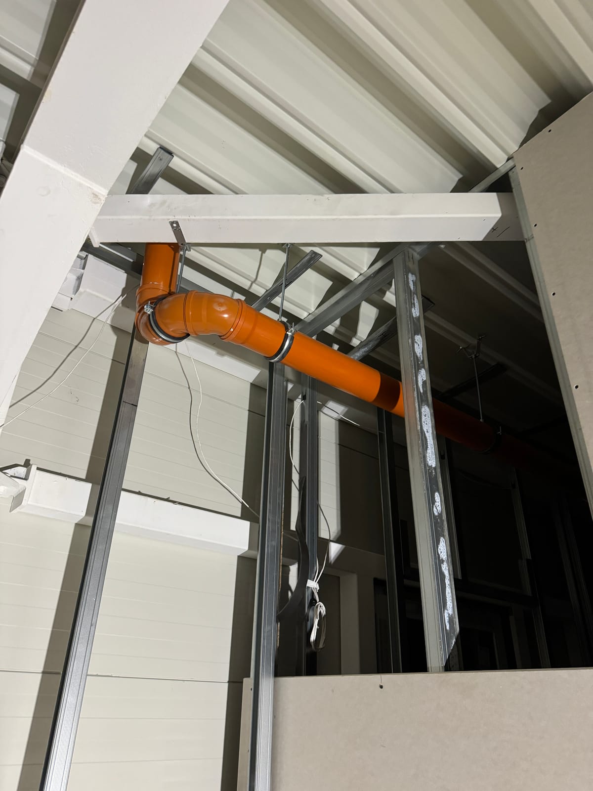 Realizácia — Odvodnenie strechy (1)